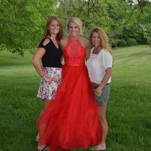 Red is size 6 & Blue is a medium!